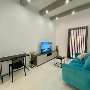 seaside-apartment-in-gzr-1047.qawrahotelsmalta.org/